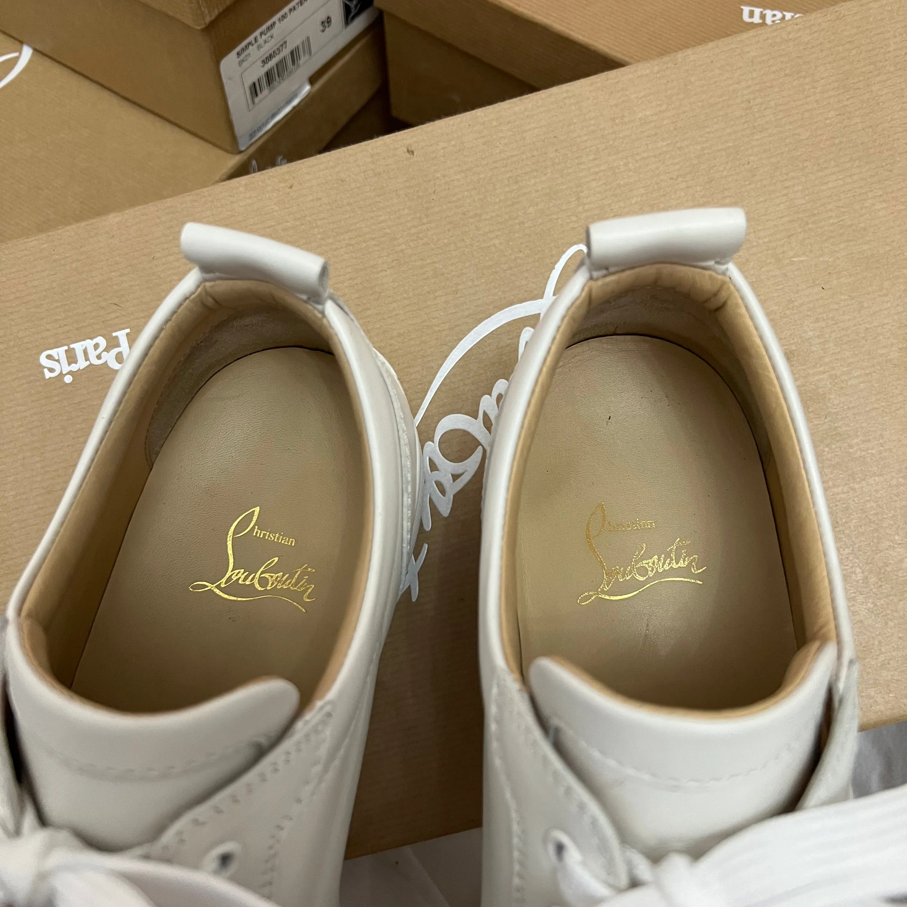 Authentic Christian Louboutin Off white leather sneakers 8UK 8 42