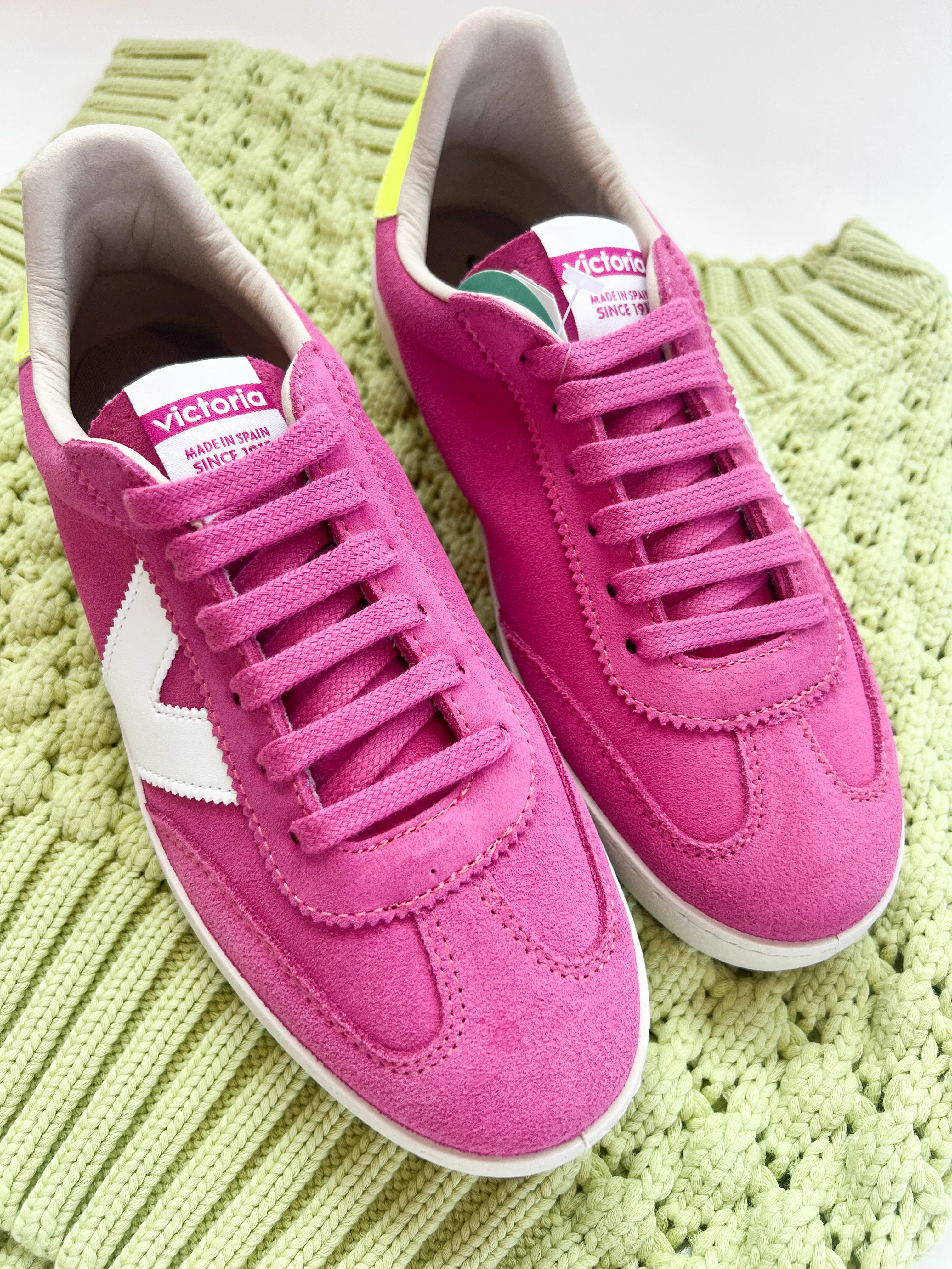 BerlÍn Fuchsia Suede Sneaker