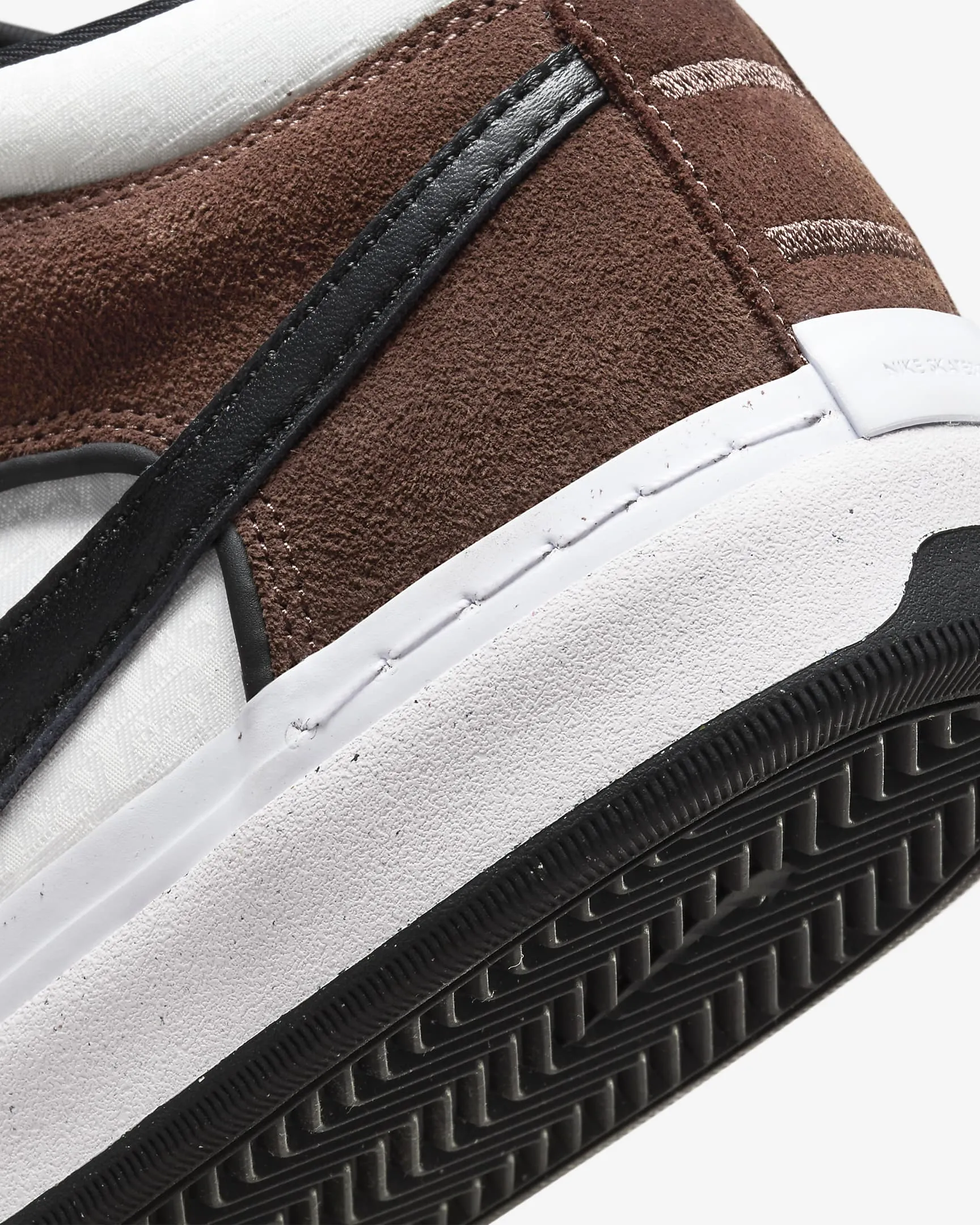 Nike SB React Leo “Light Chocolate”