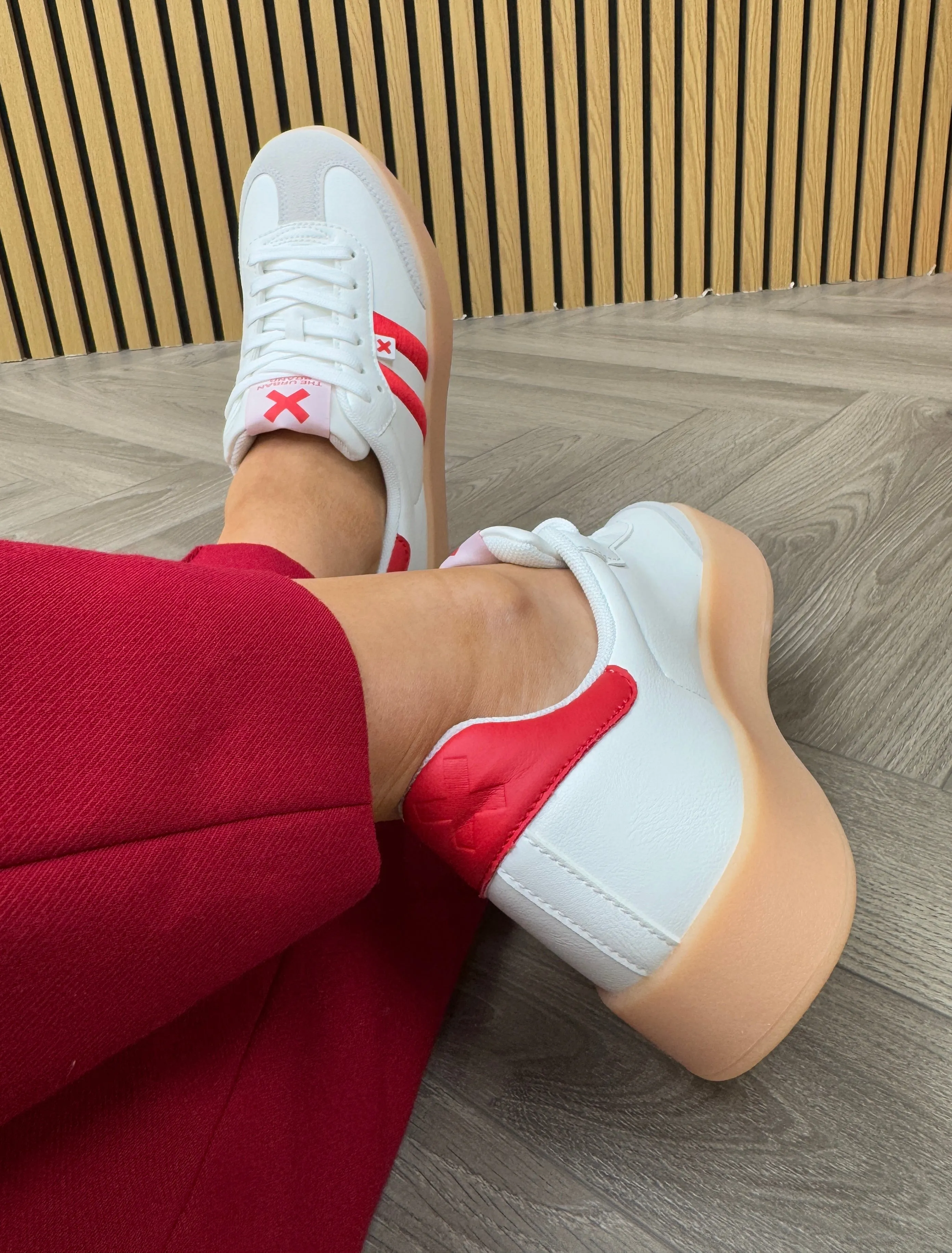 XTI 144050 (SS25) Trainer With Flatform Gum Sole - Rojo (X26)