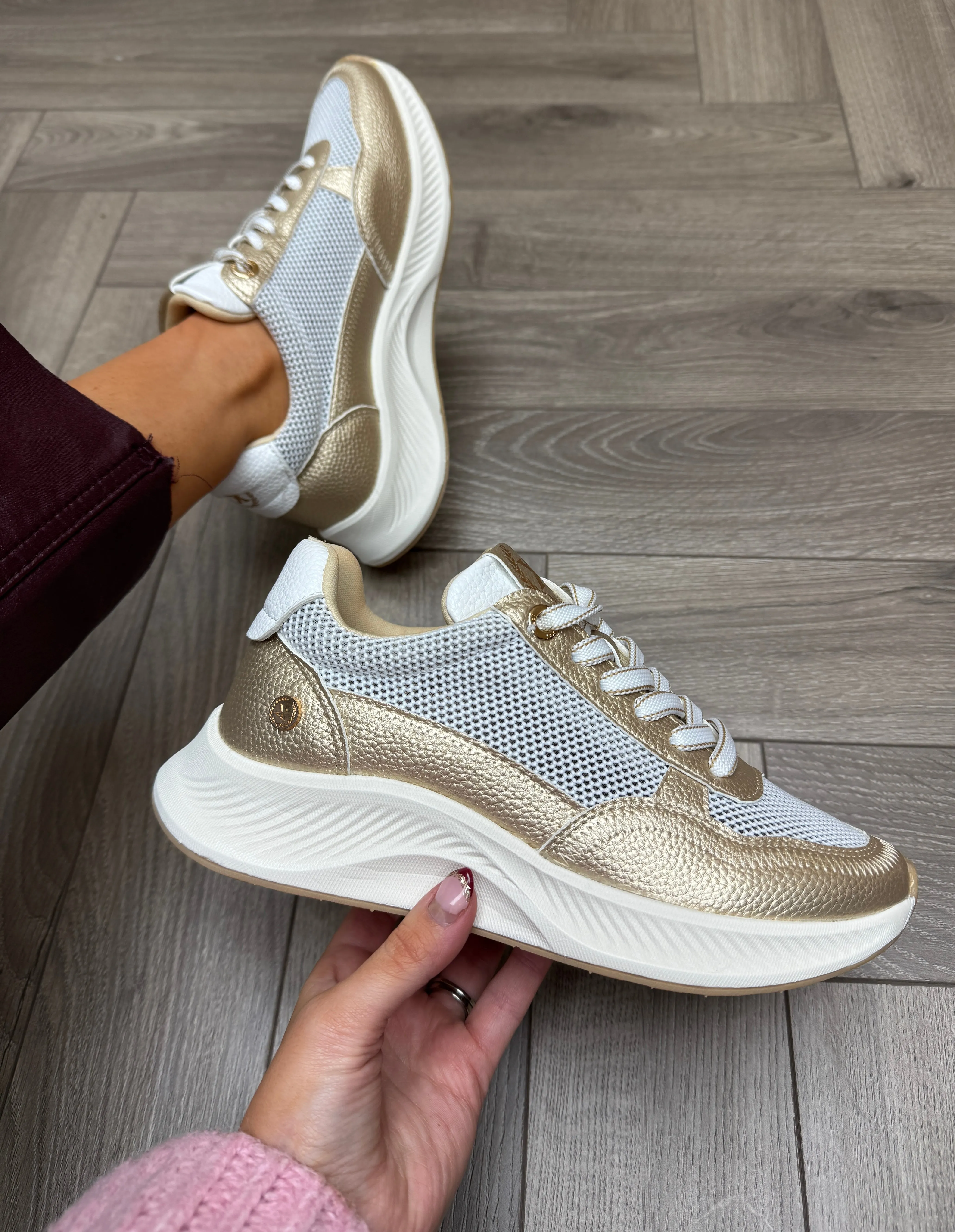 XTI (SS25) Metallic Trainer With Perforated Inserts 143784 - Oro (Gold) (X9)